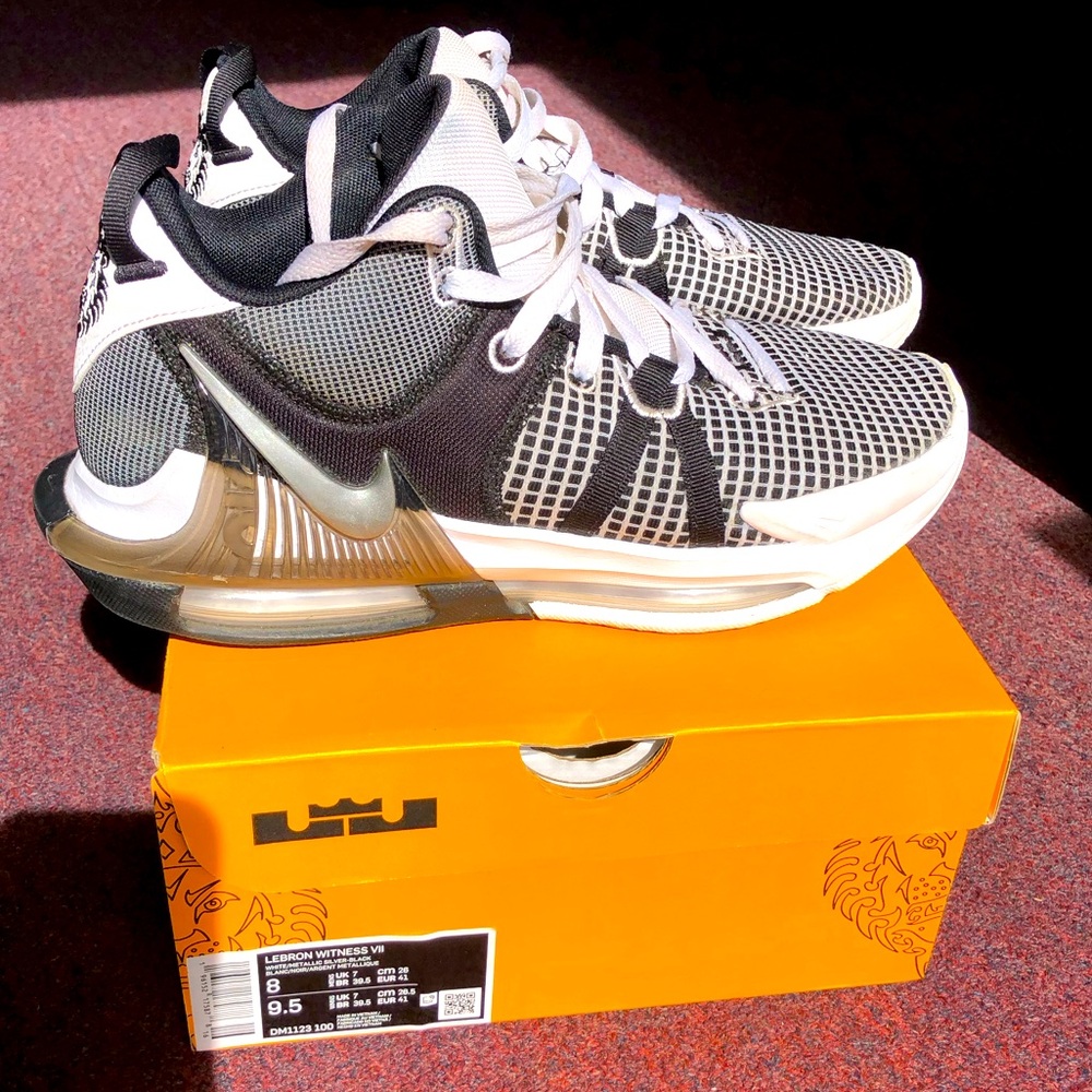 Nike Lebron Witness 7 - size 8